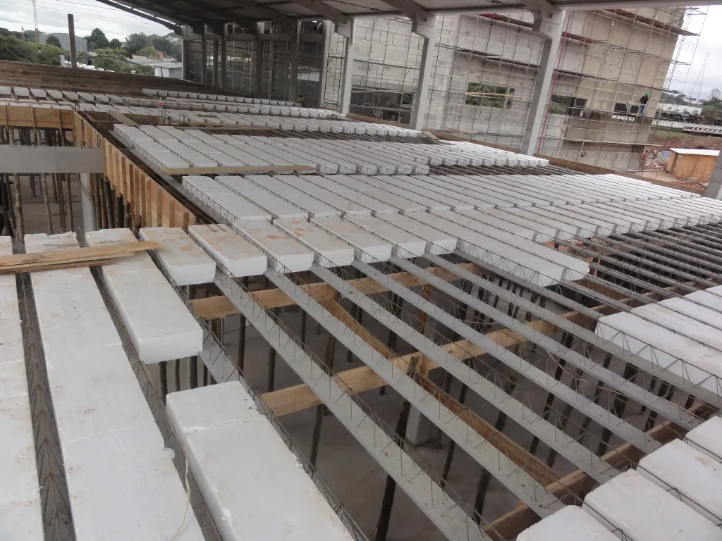 Estrutura, laje EcoFácil e escadas